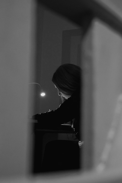 Marta NIJHUIS ©Louis ROUSSEUUW - atelier Portraits d'artistes, dirigé par Vincent NOCLIN